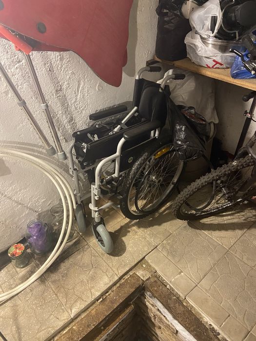 Инвалидная коляска,ходунки