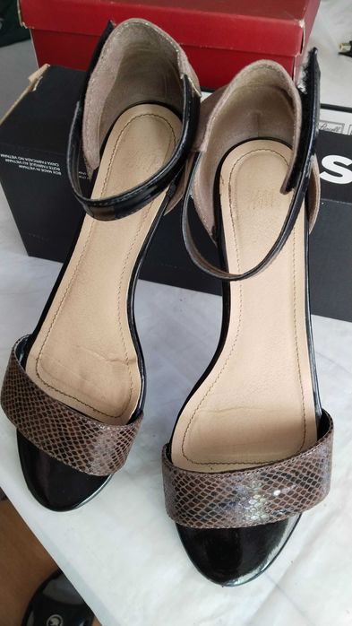 Дамски сандали с лак равни