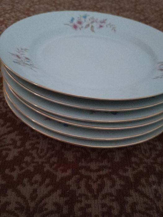 6 броя чинии с диаметър 13, 5 см