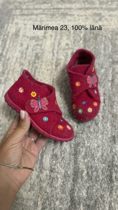 Lot papucei de bebe