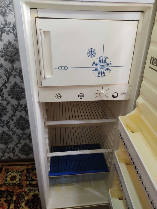 Холодильник "Снежинка" б/у