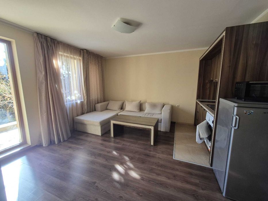 Дава се под наем Двустаен апартамент в Варна, Цветен квартал - 70 кв.м за 600 € - Снимка #1