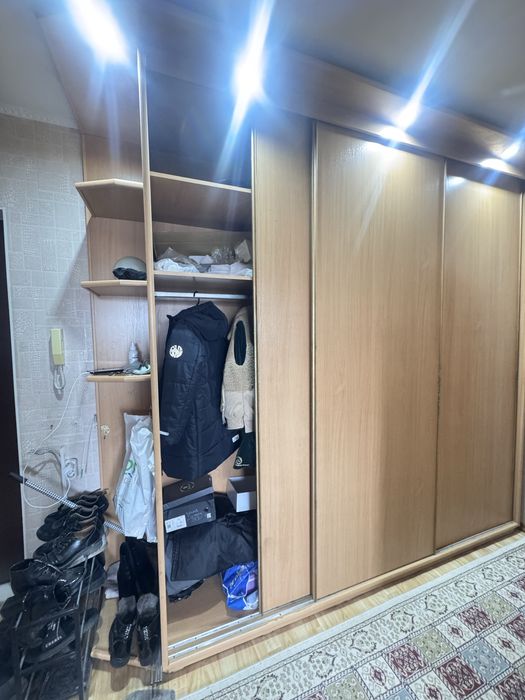 Продам прихожую б/у