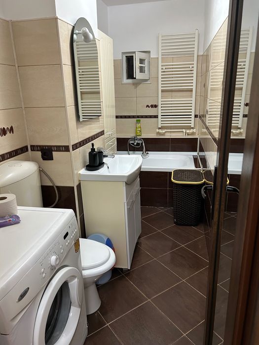 Închiriez apartament 2 camere complet utilat ,ultracentral, zona piața Moldovei.