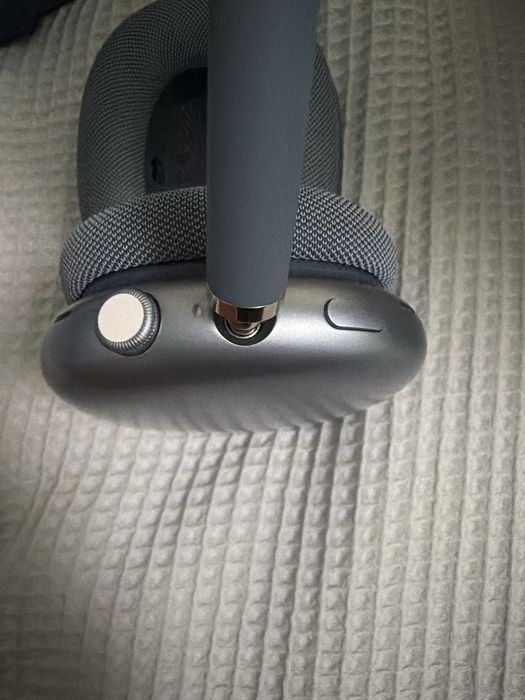 AirPods Max (blue)
