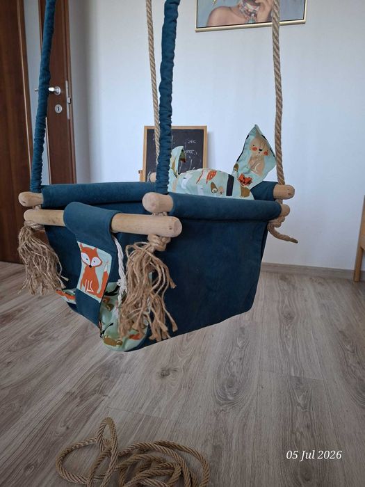 Leagăn handmade pentru copii, din lemn și bumbac, cu pernă