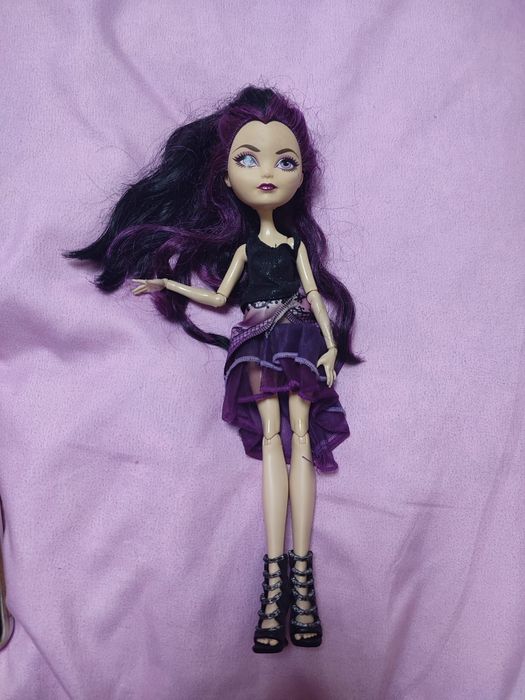 Papusa Raven Queen Ever After high