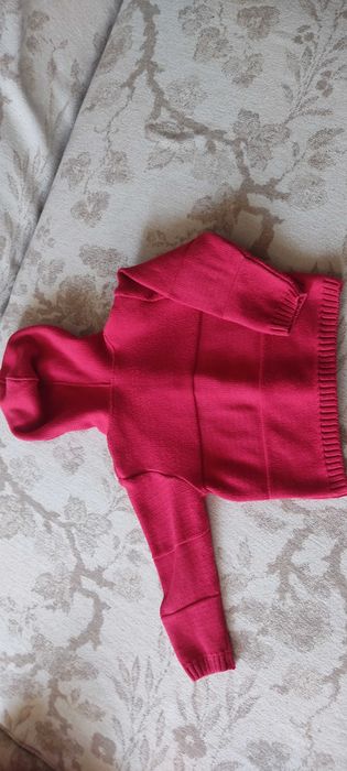 Продам одежду на девочку(кофту и шапку)