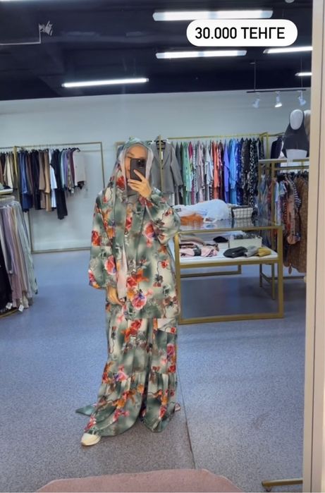 Продам платья новые с платком