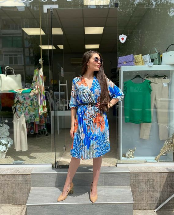 Разкошна рокля в страхотни цветове