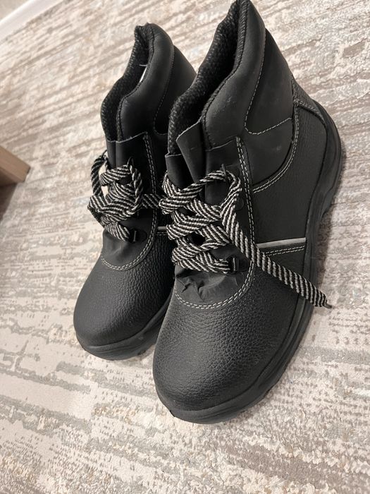 Продам спец обувь