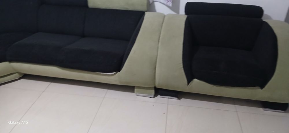 Vând colțar foarte ok    in stare foarte ok mai multe detali la tel  .