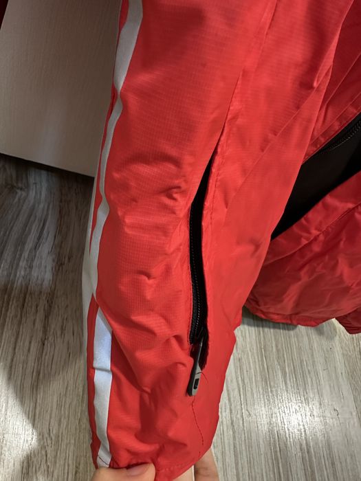 Продам ветровку НОВУЮ