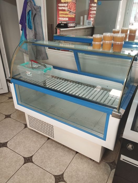 Продам ветринный холодильник