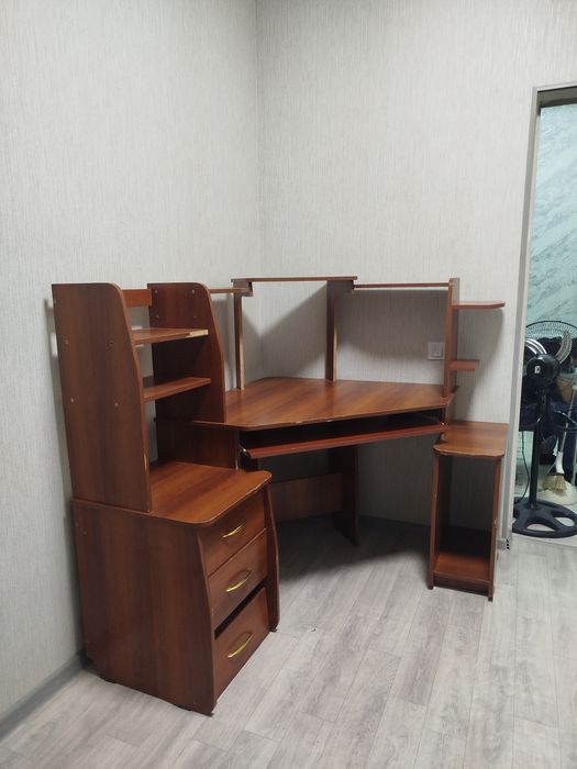 Продаётся компьютерный стол