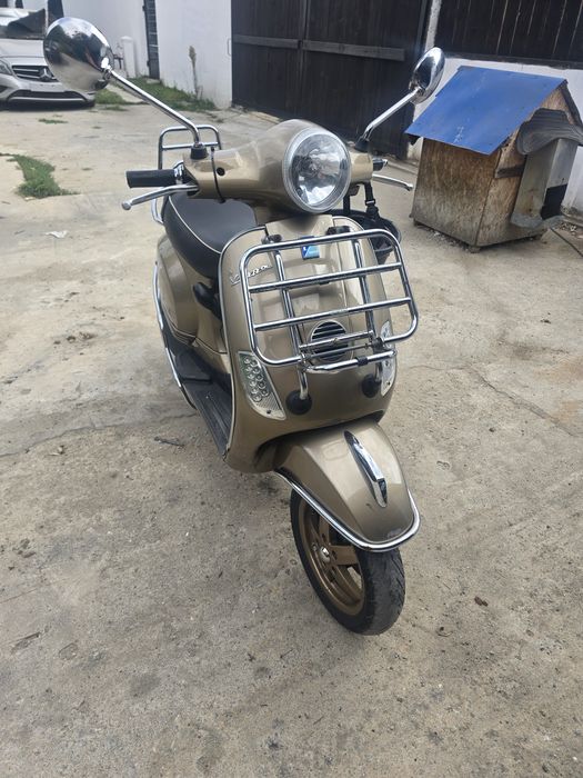 Vand Piaggio Vespa 2011 Cu Limitare de 25 Fără permis