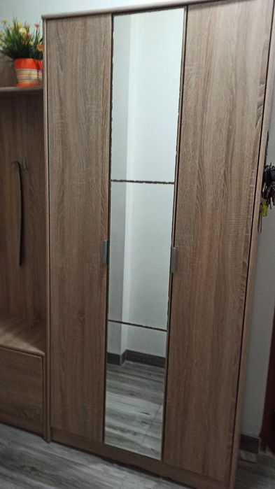 Комплект от антре със закачалки и гардероб с отделения за обувки