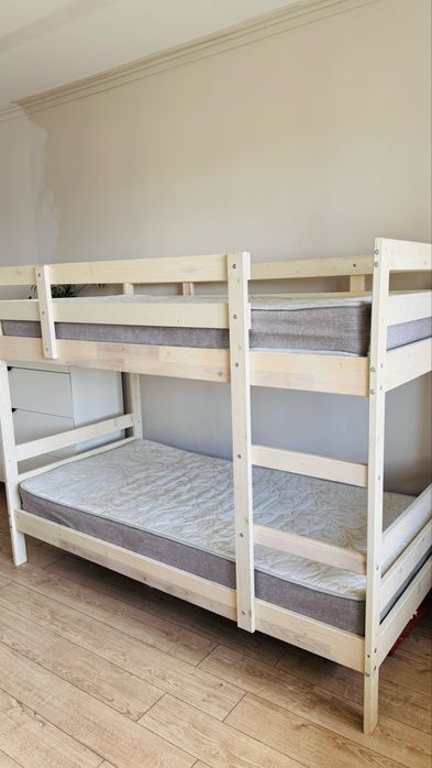 Продается кровать с матрасами