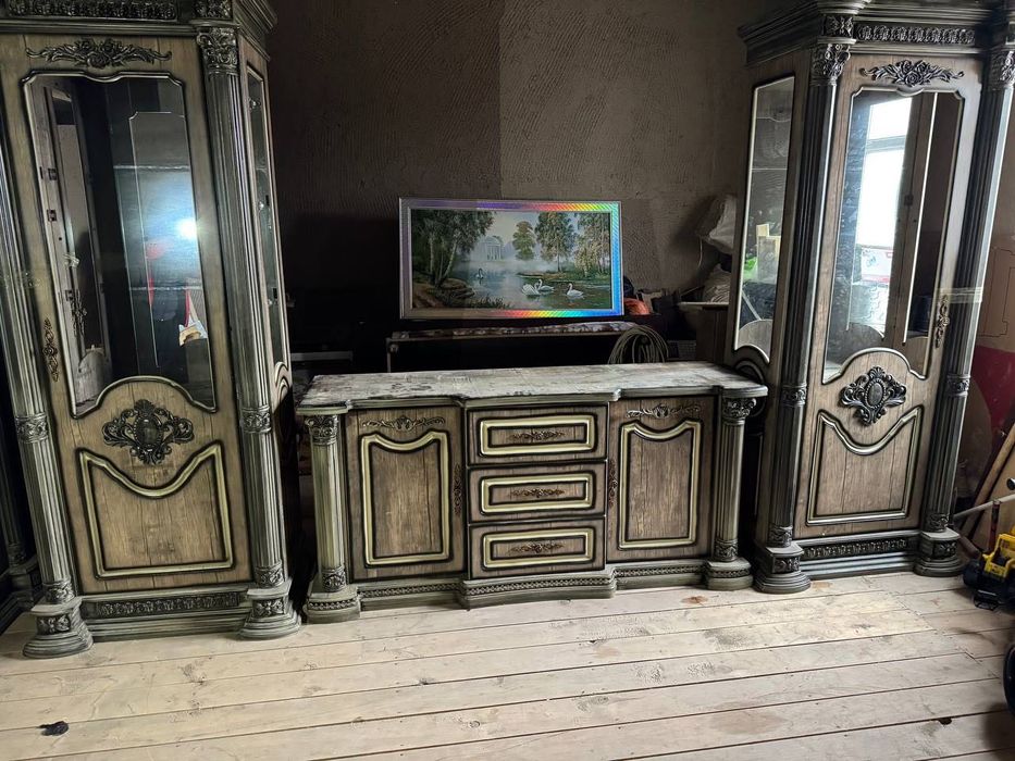 Стенка новая состоит из 3 частей