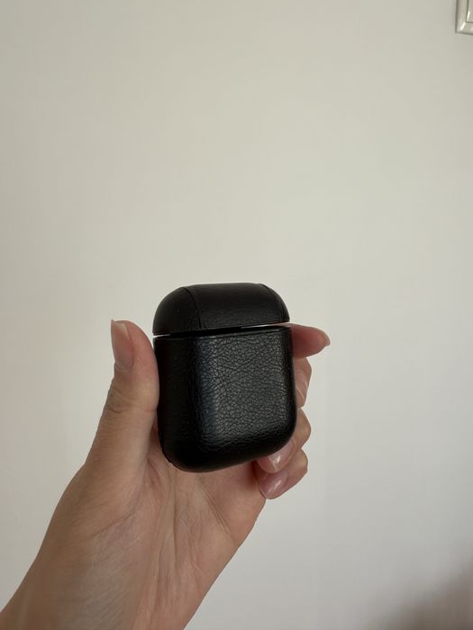 Продам чехлы на айрподс