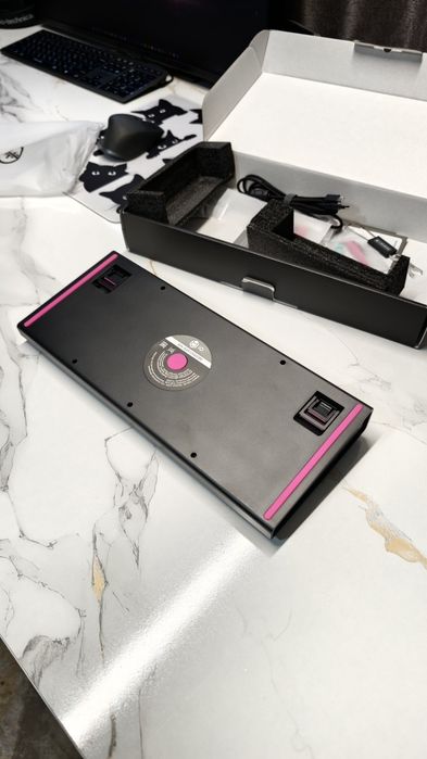 Red Square IO type 84 magnetic Black