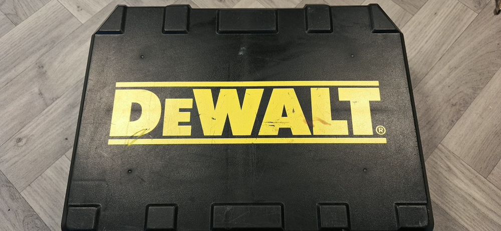 Винтоверт DEWALT