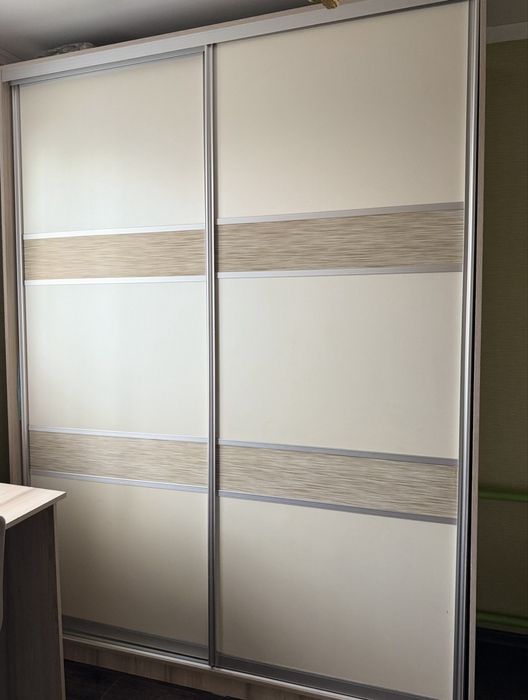 Продам вместительный шкаф купе