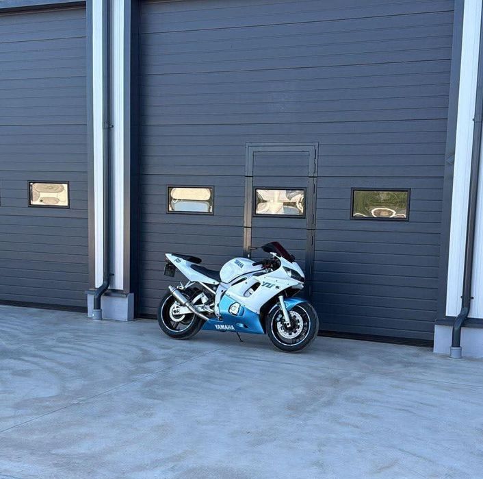 Yamaha r6 rj03 - Model pe carburație