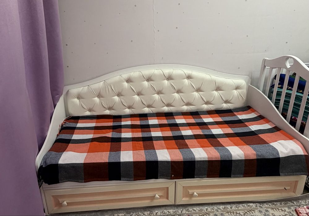 Продам кровать и комод