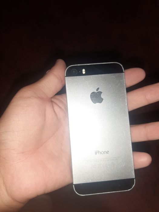 Iphone 5s, серебристого цвета
