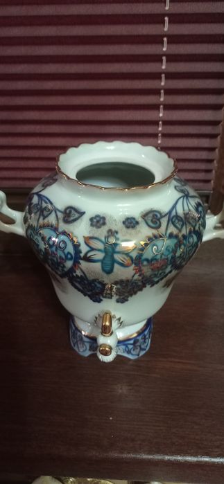 Редкий фарфоровый самовар с чайничком коростень