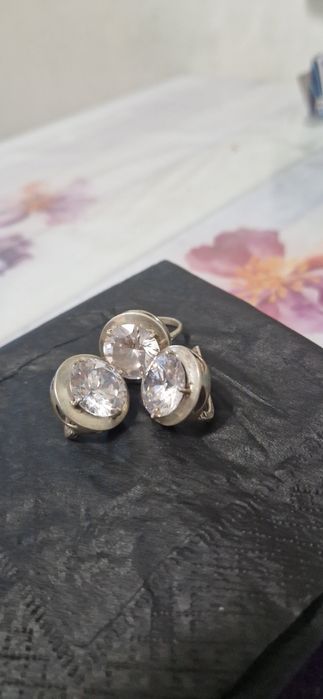 Продам комплект настоящее серебро.