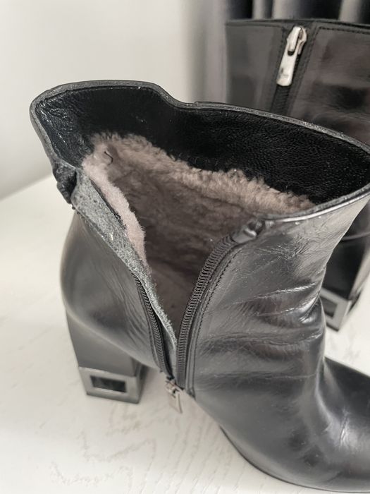 Продам зимние ботинки