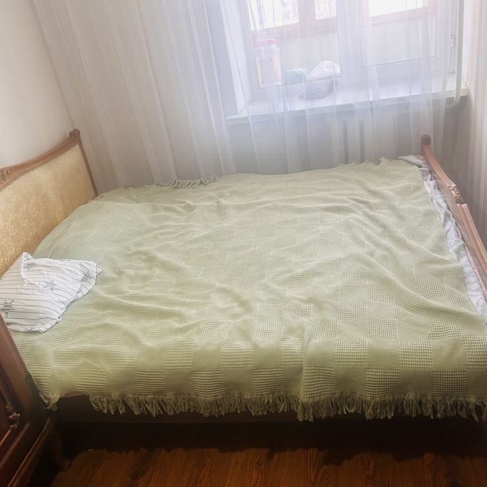 Продам румынский гарнитур из чистого дерева,