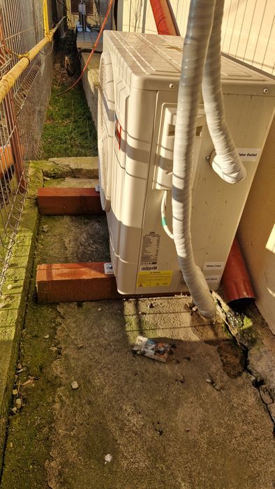 Vând pompa caldura monobloc