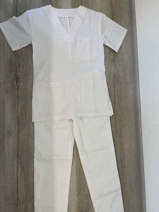 3 Costume medicale si 2 halate