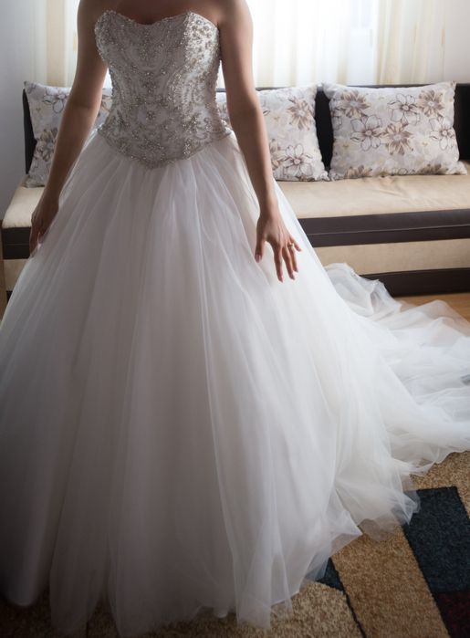 Vand rochie mireasa