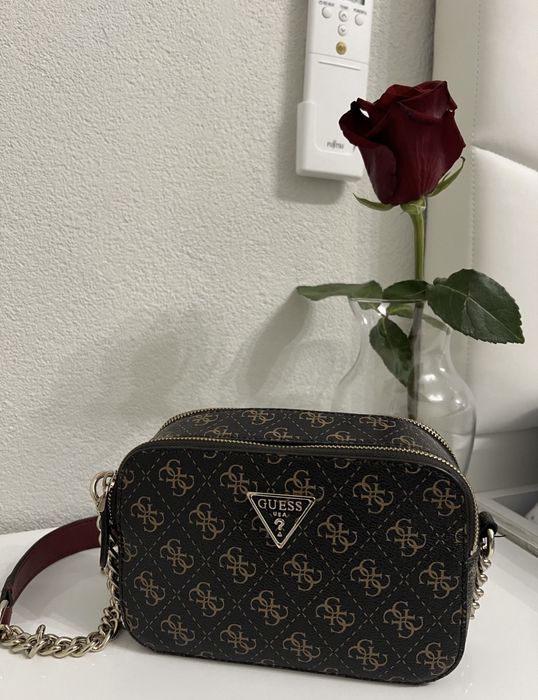 Ежедневна чанта Guess