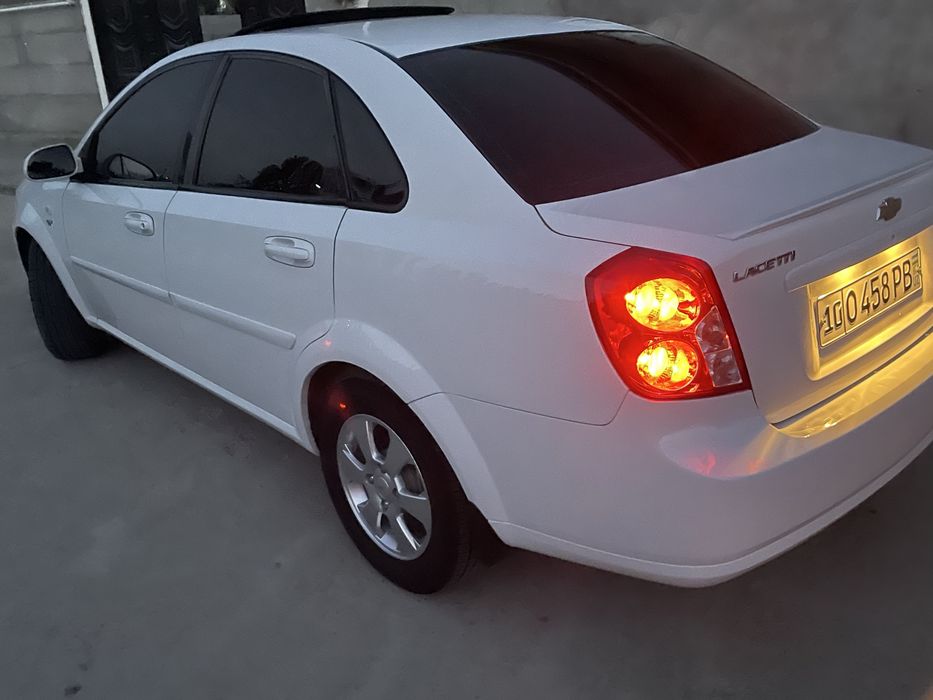 Lasseti 1.8 2011 yil  yurgan masofasi 150.000km optra fara moshina