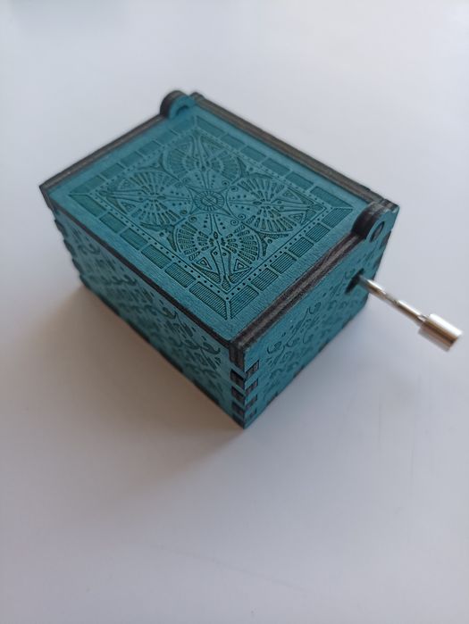 Музыкальная шкатулка коробочка