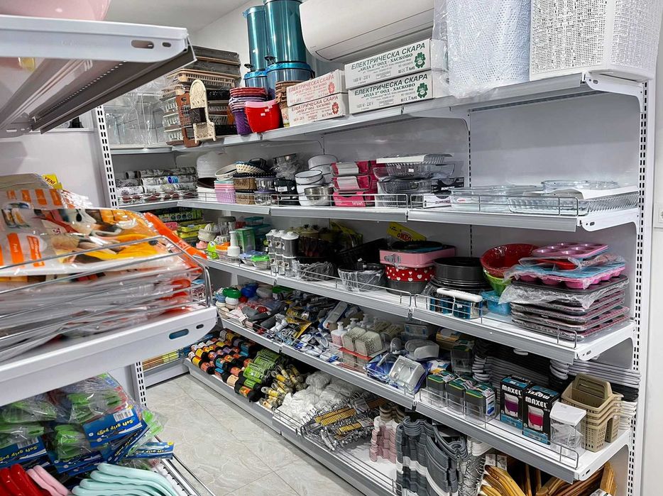 Нови, налични Стелажи за магазин, стенен и островен, метален регал