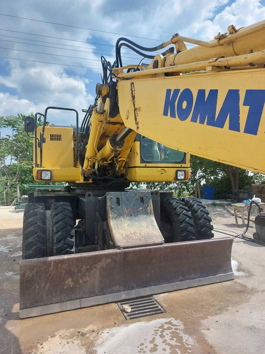 Колесен багер KOMATSU