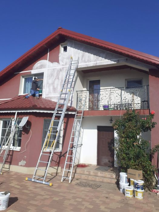 Execut lucrari de constructii interior-exterior si Acoperise