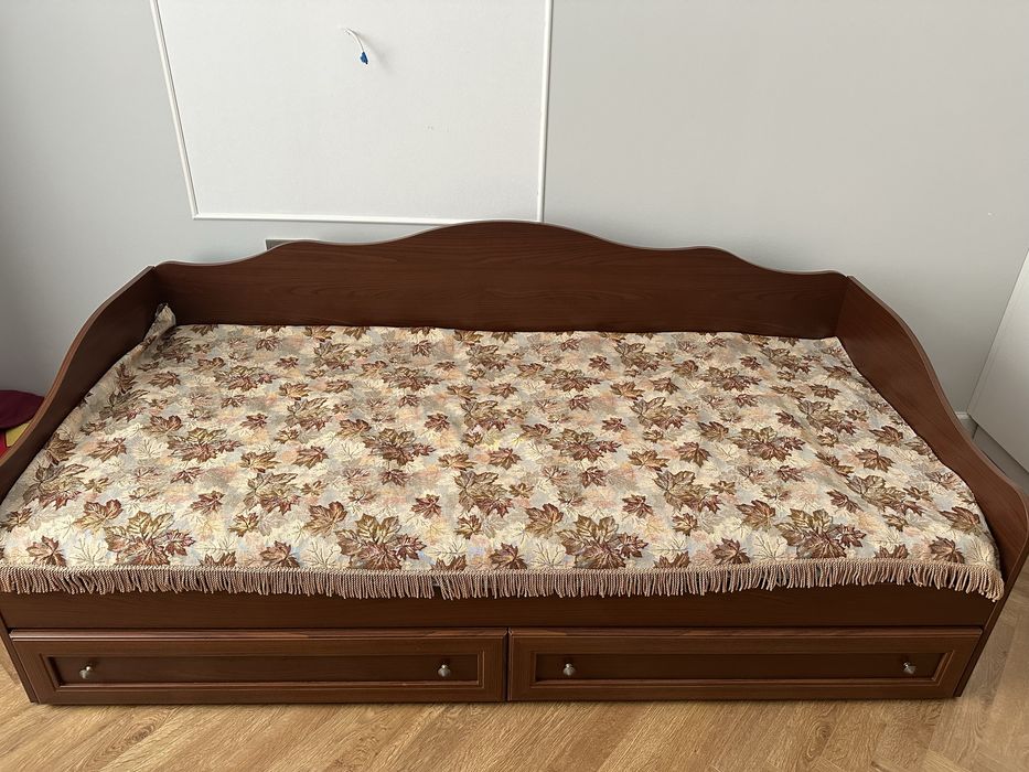 Срочно продам кровать, книжный пенал, шифоньер