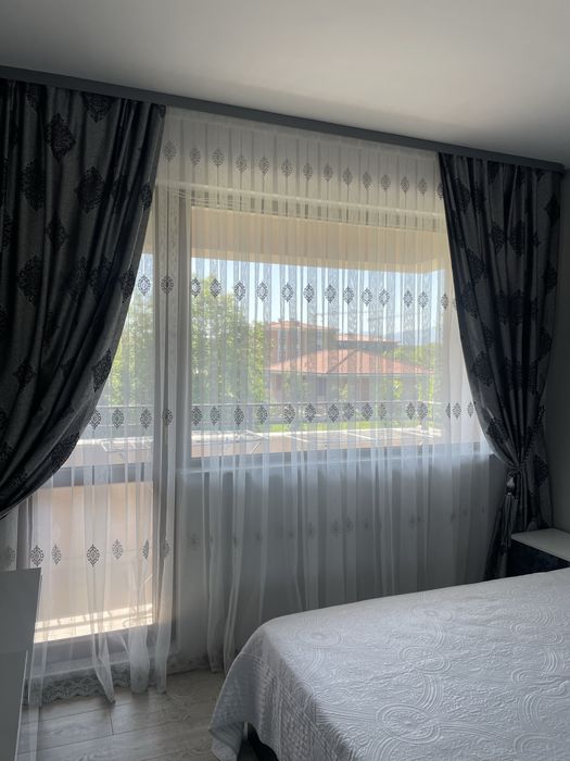 Пердета, сиво с бяло