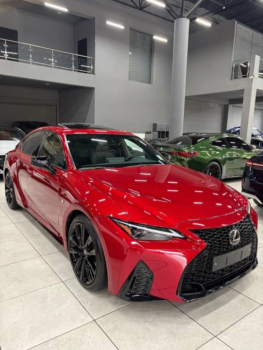 Продается новый Lexus IS350