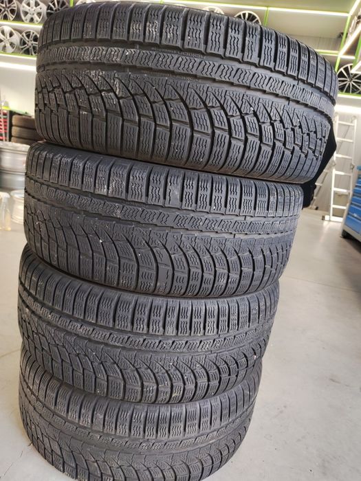 4 бр зимни 235/40/19 Hankook Дот 2020г