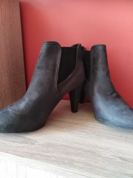 Дамски боти на ток