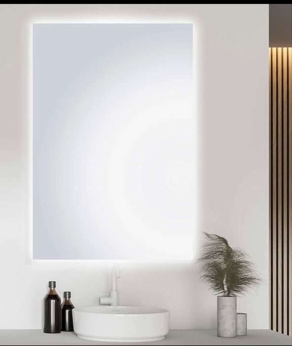 Oglindă LED 70x55cm, iluminare integrată, buton touch, design modern
