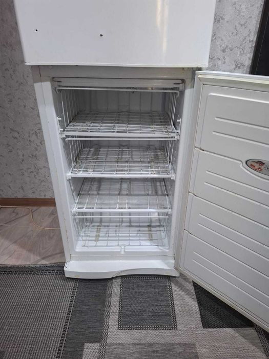 Продам холодильник Атлант